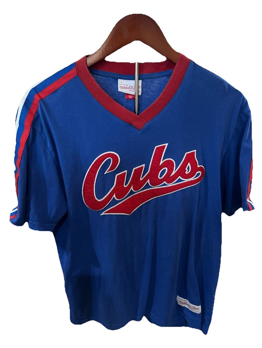 Mitchell & Ness Retro Cubs T Shirt Size Medium With Triple Ribbon On Sleeves